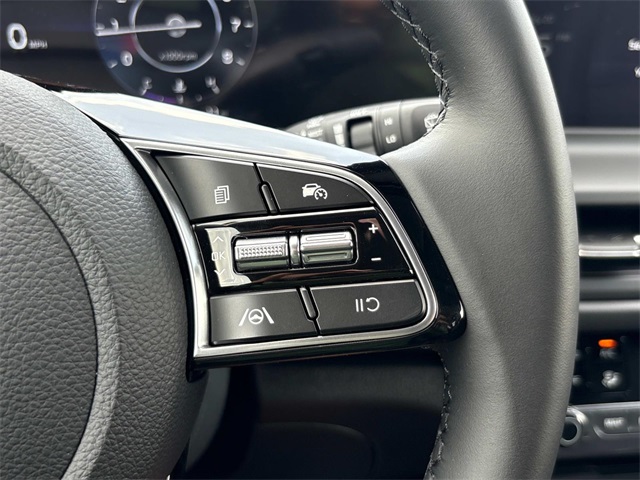 Vehicle image 25 of 30