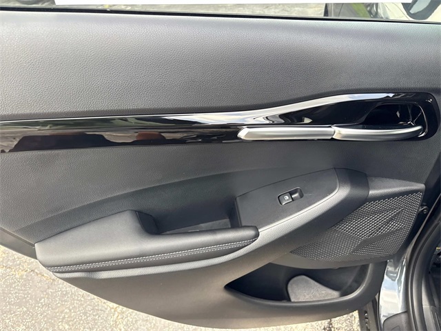Vehicle image 19 of 30