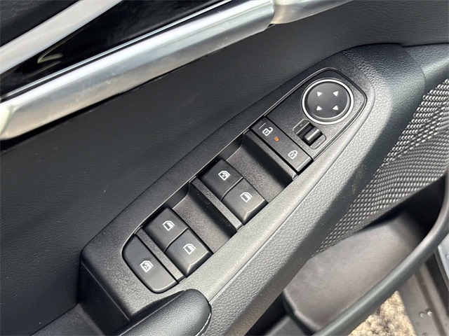 Vehicle image 21 of 30