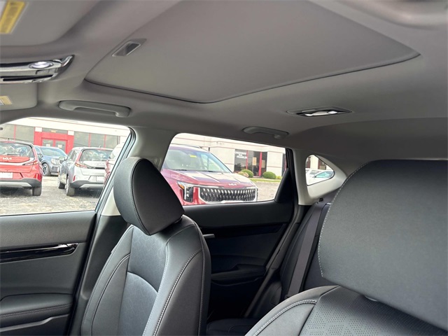 Vehicle image 23 of 30
