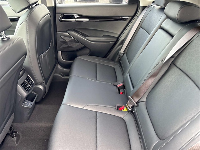 Vehicle image 18 of 30