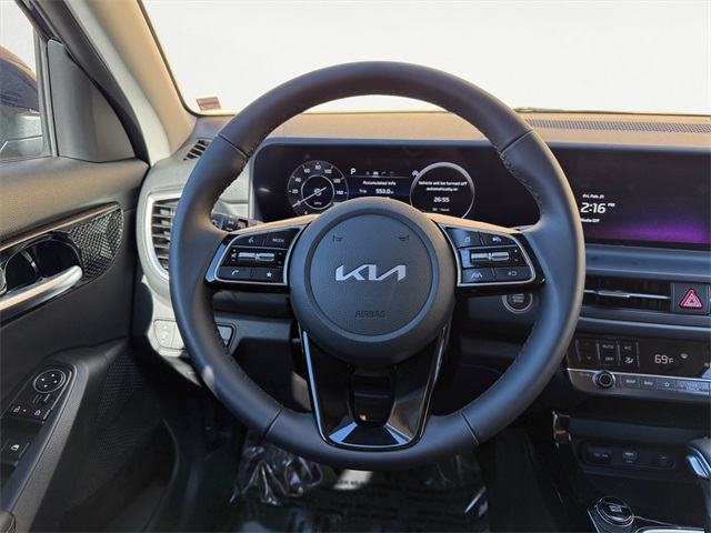 Vehicle image 12 of 27