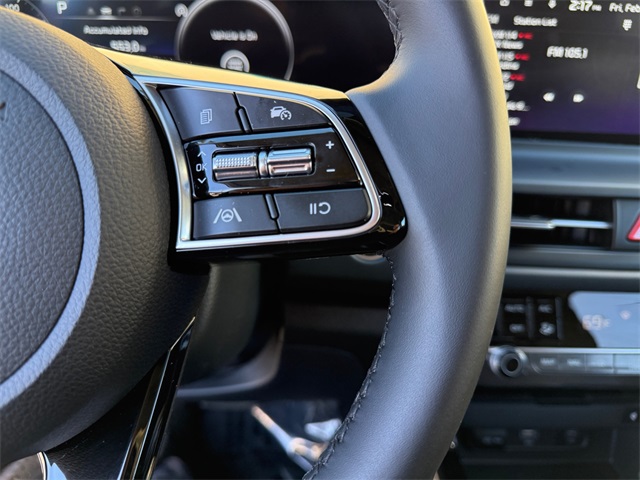 Vehicle image 22 of 27