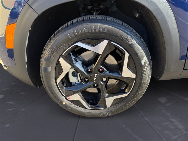 Vehicle image 14 of 27