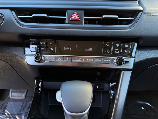 Vehicle image 17 of 27
