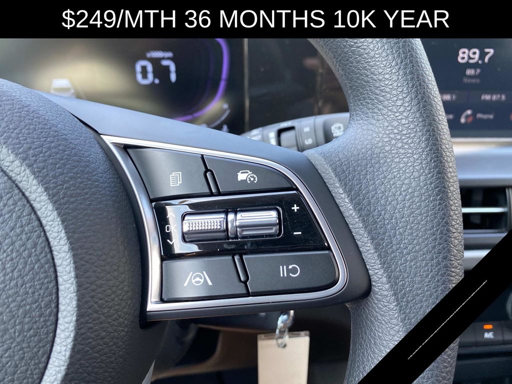 Vehicle image 11 of 13
