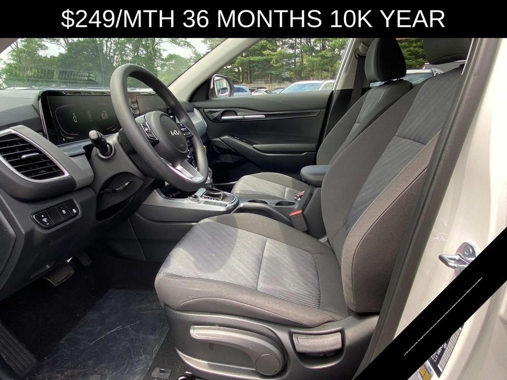 Vehicle image 11 of 14