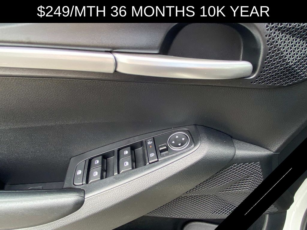 Vehicle image 9 of 14