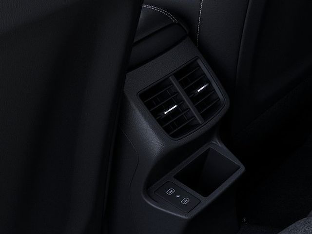 Vehicle image 26 of 36