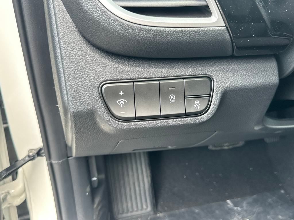 2025 Kia Seltos S Image 12 of 34