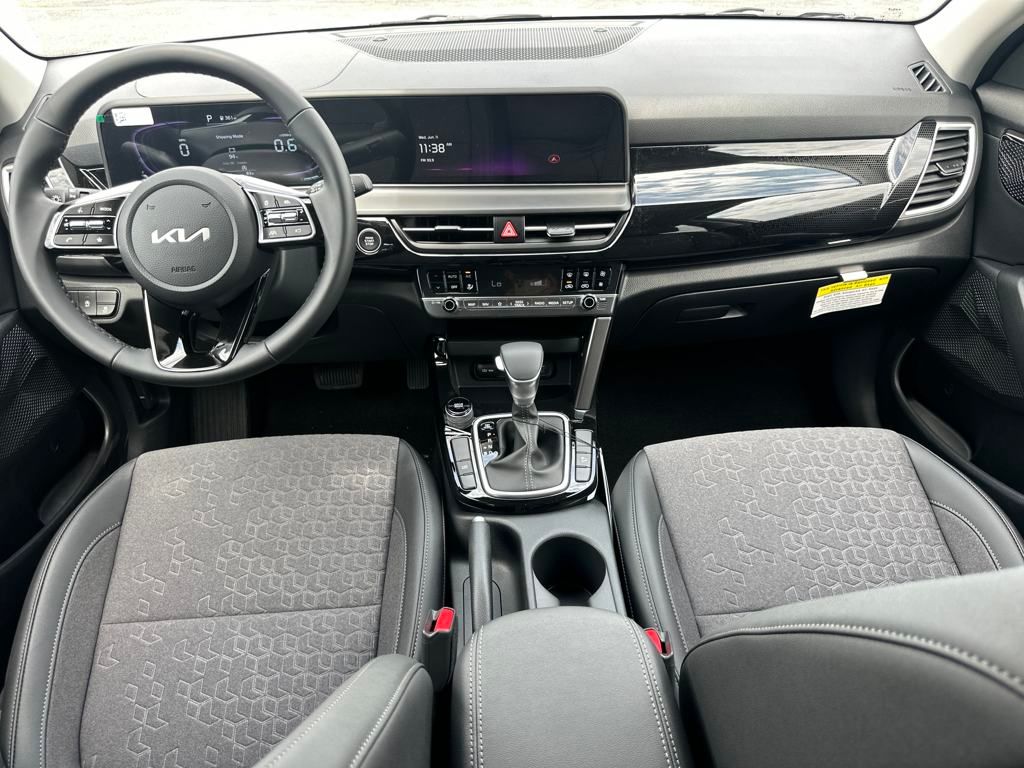 2025 Kia Seltos S Image 16 of 34