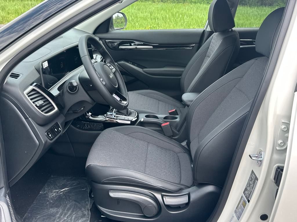 2025 Kia Seltos S Image 9 of 34