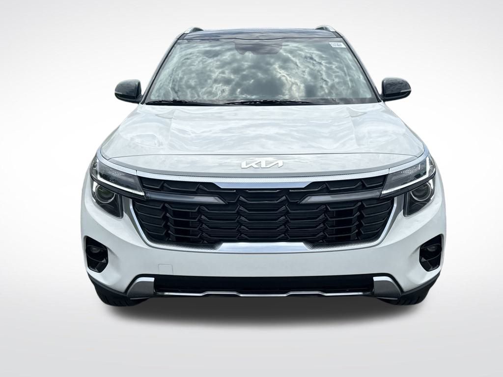 2025 Kia Seltos S Image 2 of 34