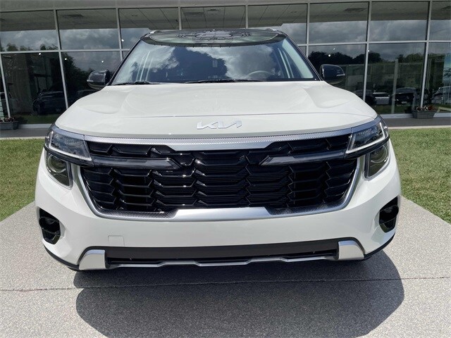 Vehicle image 2 of 20