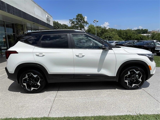Vehicle image 4 of 20