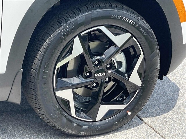 Vehicle image 9 of 20