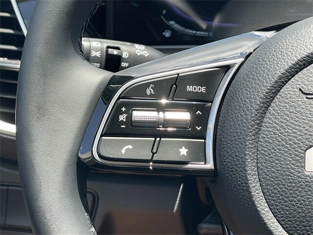 Vehicle image 13 of 20