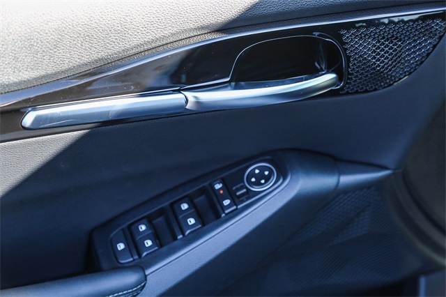 Vehicle image 20 of 25