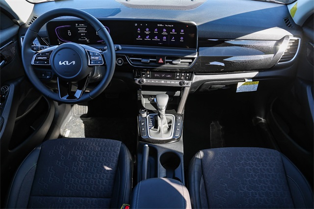 Vehicle image 13 of 25