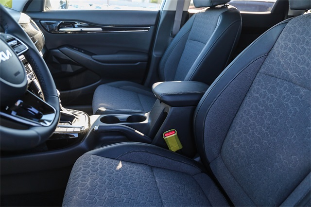 Vehicle image 16 of 25