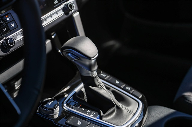 Vehicle image 18 of 25