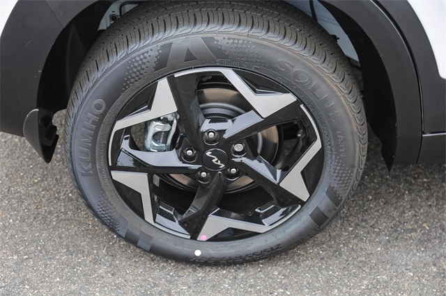 Vehicle image 11 of 25