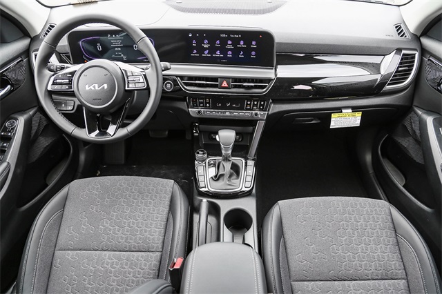 Vehicle image 13 of 25