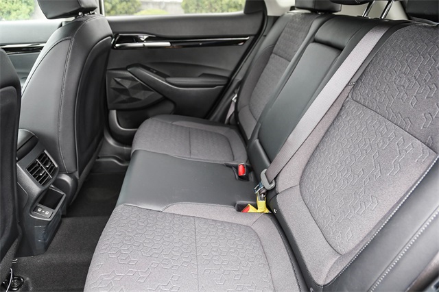 Vehicle image 17 of 25