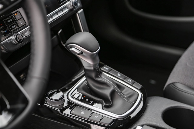 Vehicle image 18 of 25