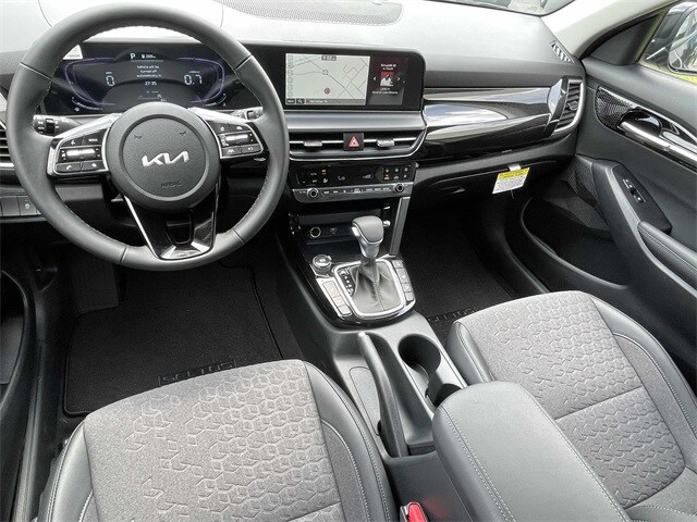 Vehicle image 9 of 25