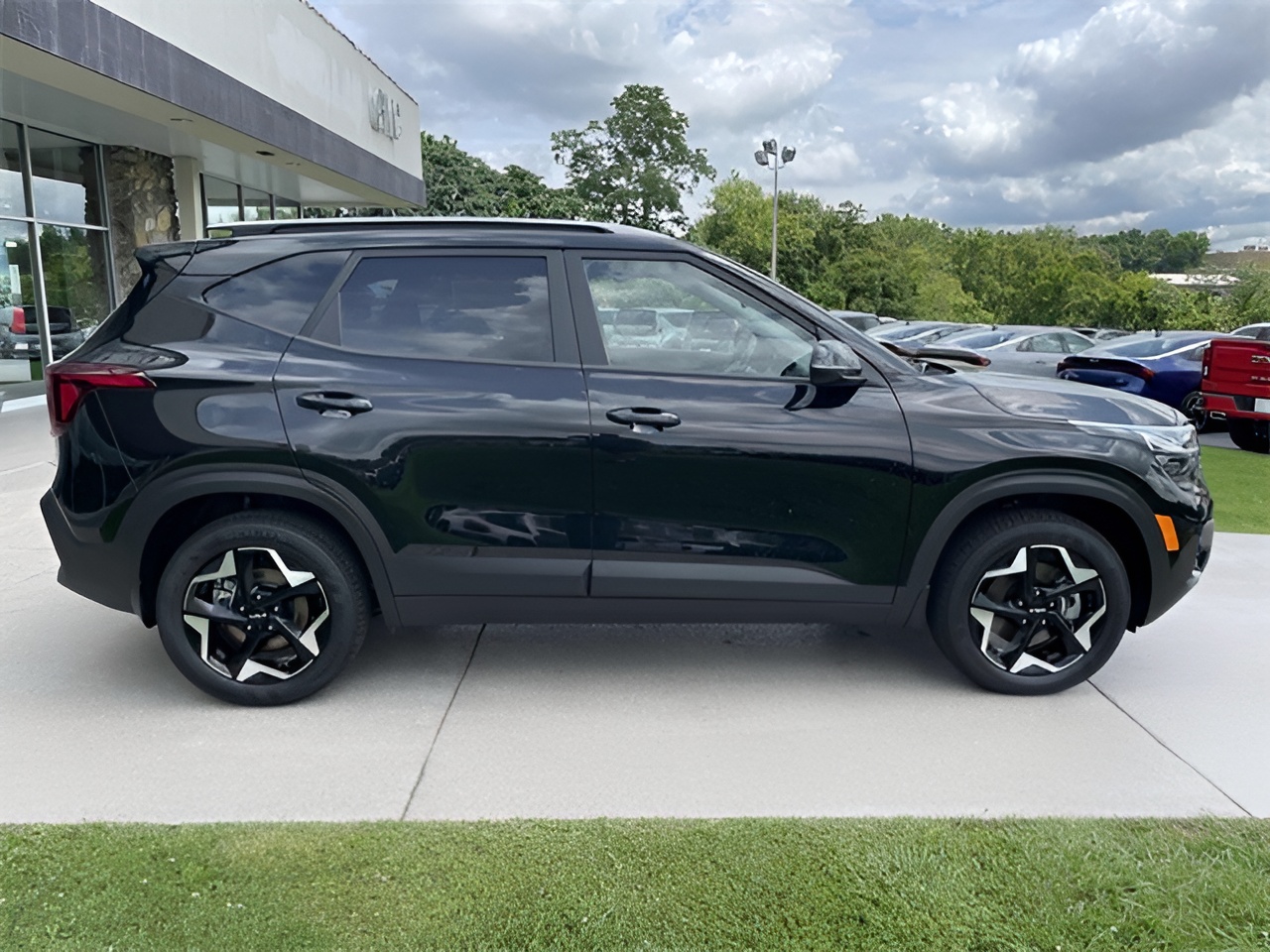 Vehicle image 22 of 25