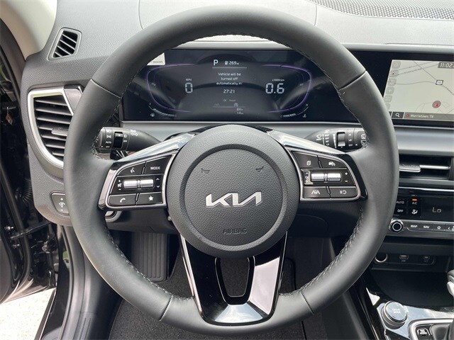 Vehicle image 14 of 25