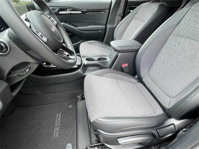 Vehicle image 17 of 25