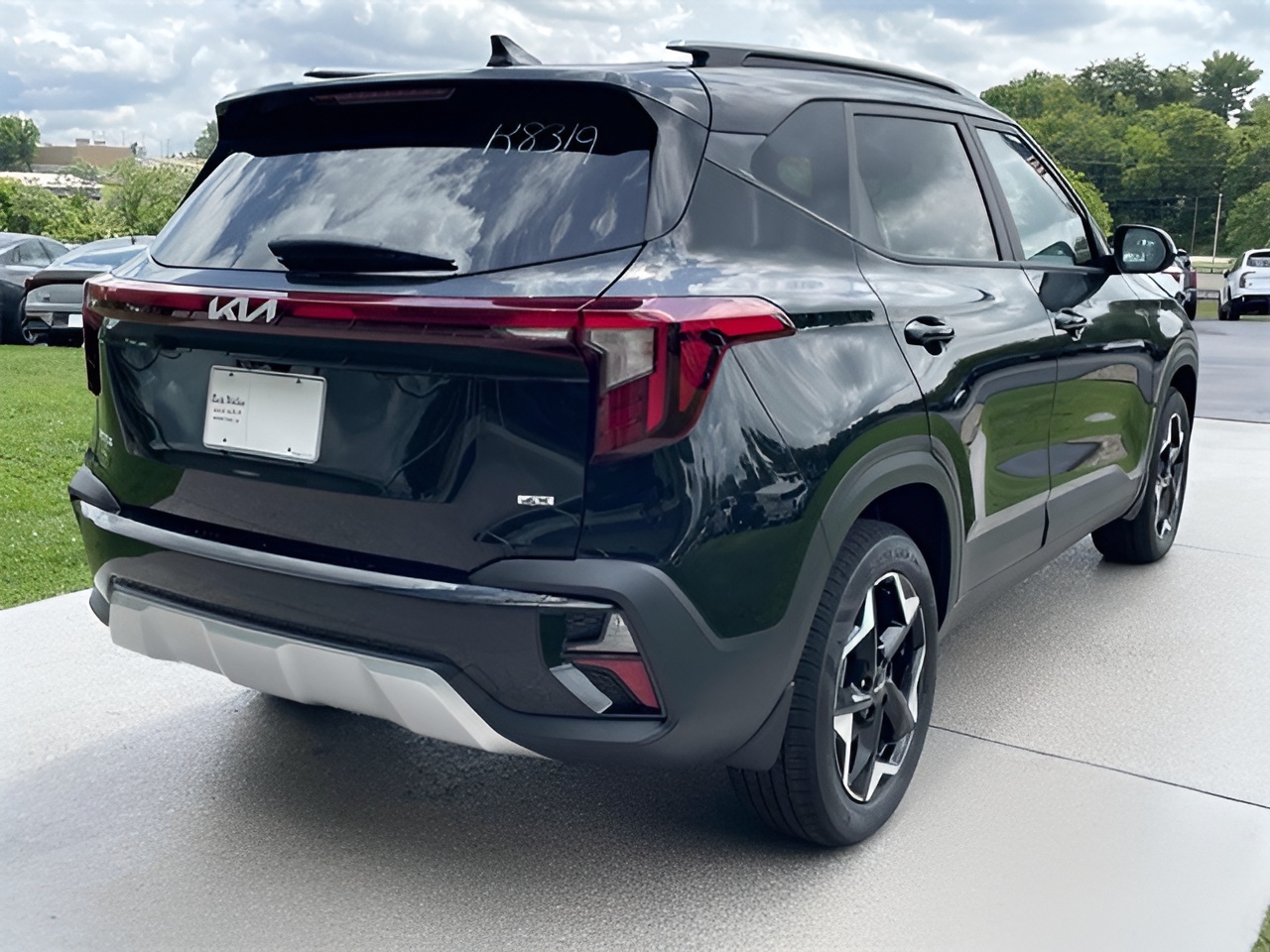 Vehicle image 23 of 25