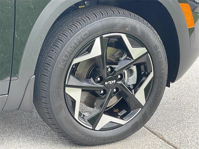 Vehicle image 18 of 25