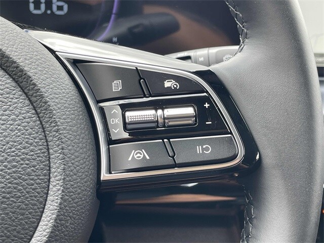 Vehicle image 11 of 25