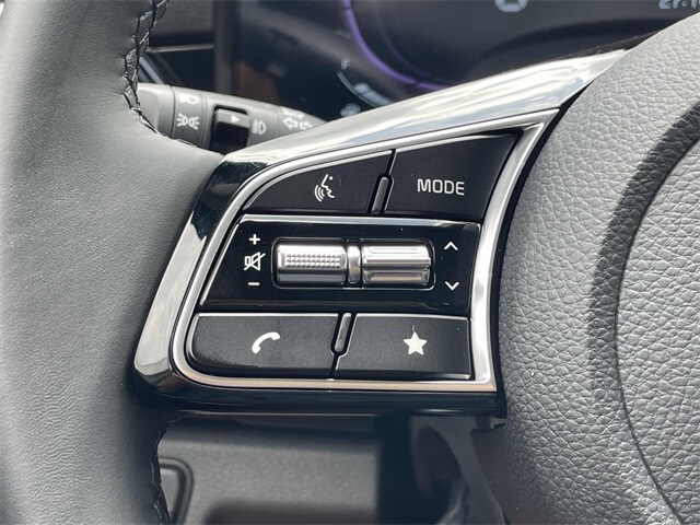 Vehicle image 13 of 25