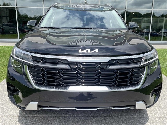 Vehicle image 2 of 25