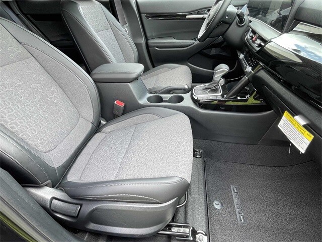 Vehicle image 19 of 25