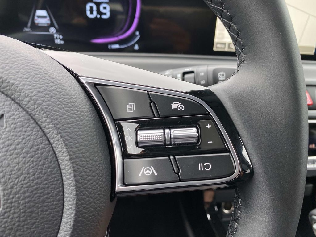 Vehicle image 12 of 14