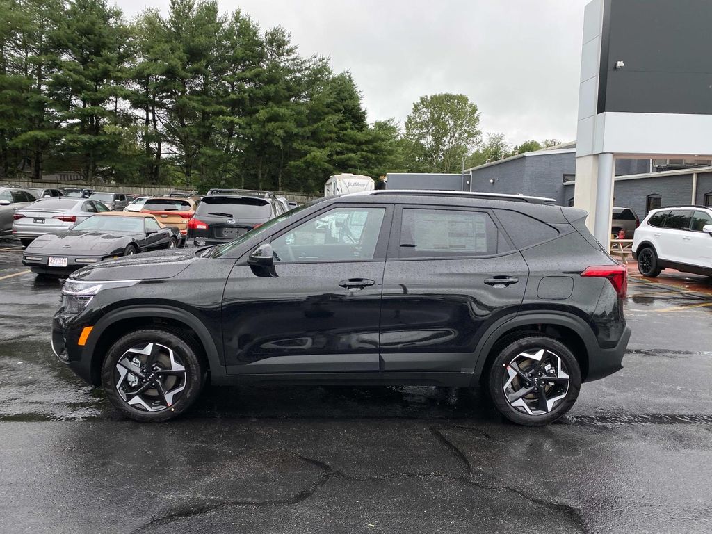 Vehicle image 4 of 14