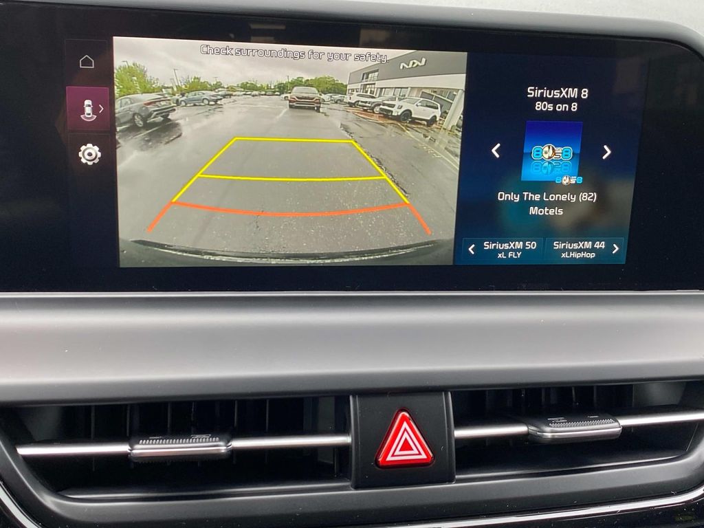 Vehicle image 10 of 14