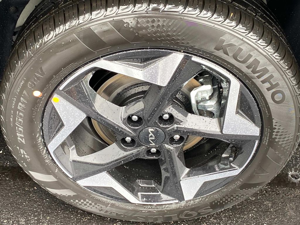 Vehicle image 5 of 14
