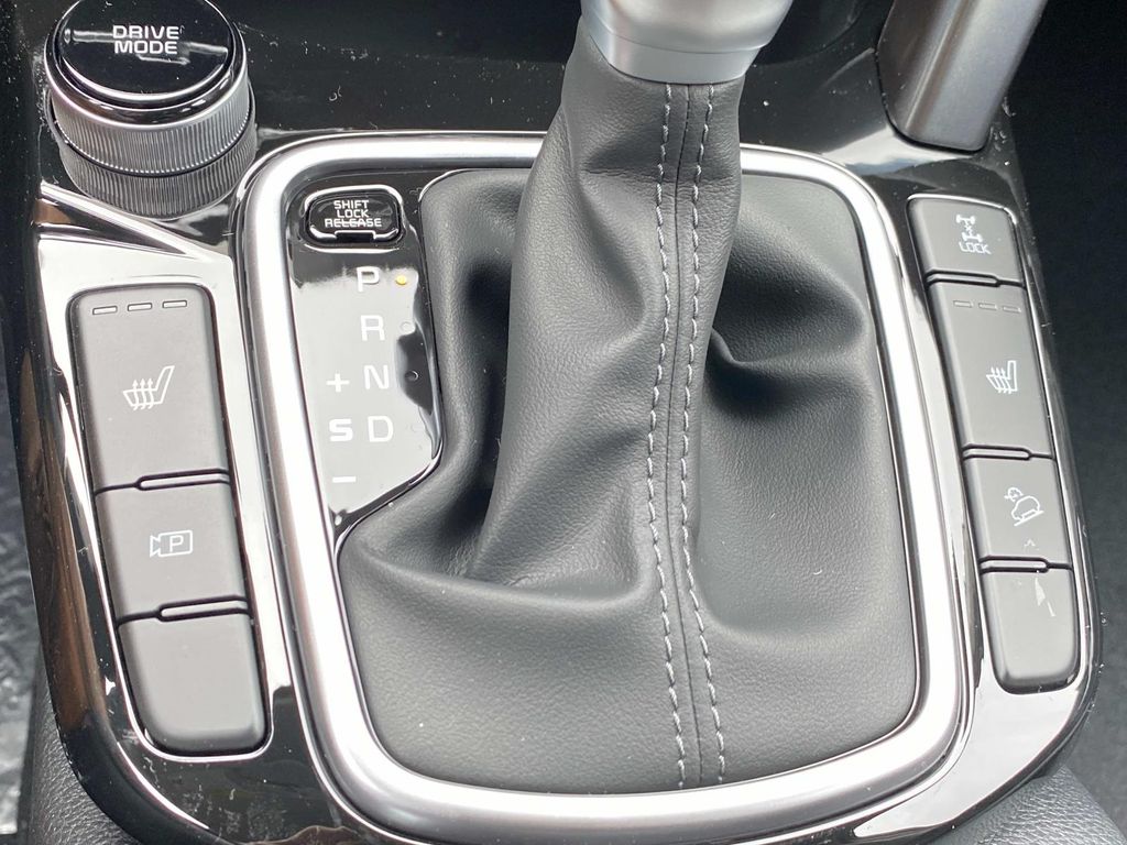 Vehicle image 13 of 14