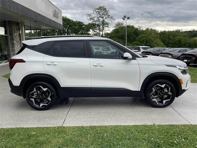 Vehicle image 4 of 20