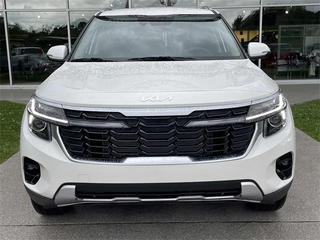 Vehicle image 2 of 20
