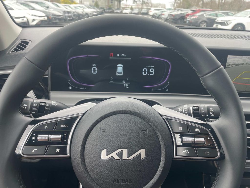 Vehicle image 11 of 13