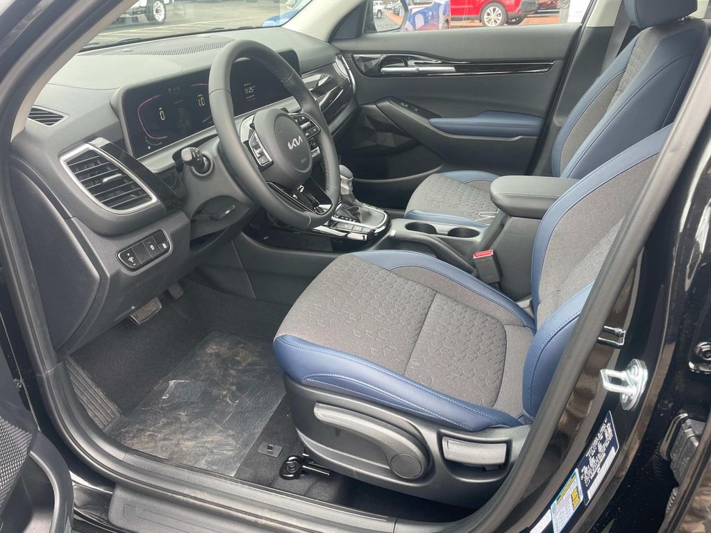 Vehicle image 8 of 13