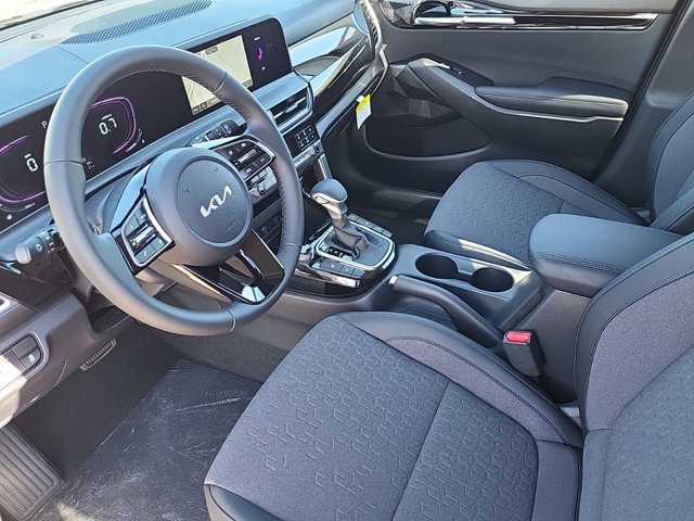Vehicle image 10 of 27