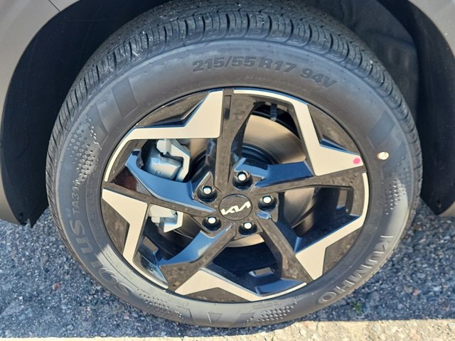 Vehicle image 17 of 27